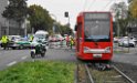 Person unter KVB Bahn Koeln Lindenthal Aachenerstr Universitaetstr P04